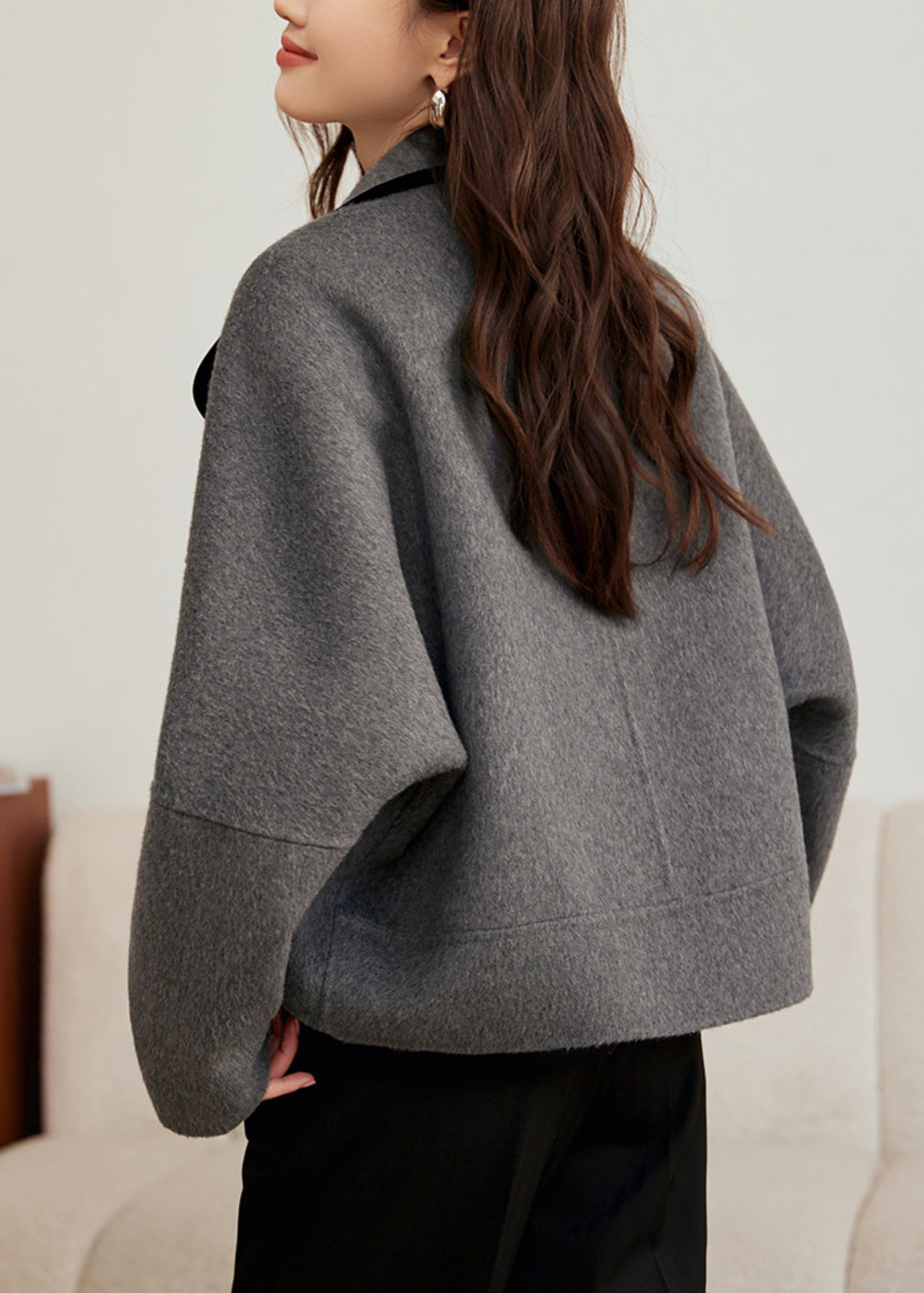 Well Tailored Coat with a Graceful Silhouette