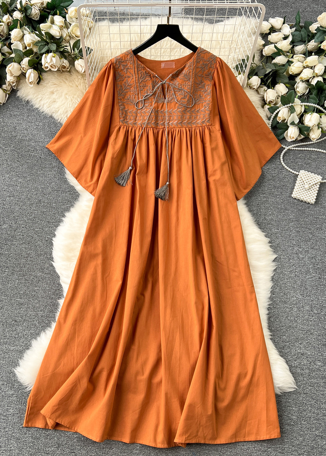 Effortlessly Elegant Dress with a Timeless Design