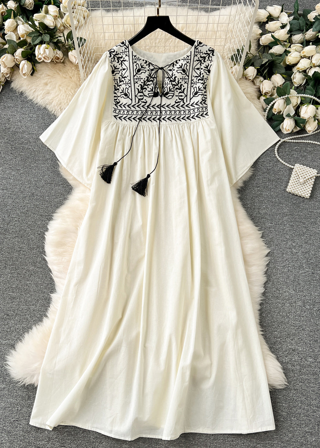 Effortlessly Elegant Dress with a Timeless Design
