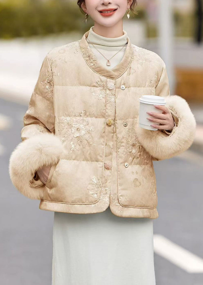 Well Tailored Coat with a Graceful Silhouette