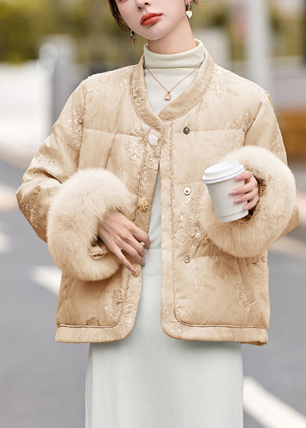 Well Tailored Coat with a Graceful Silhouette