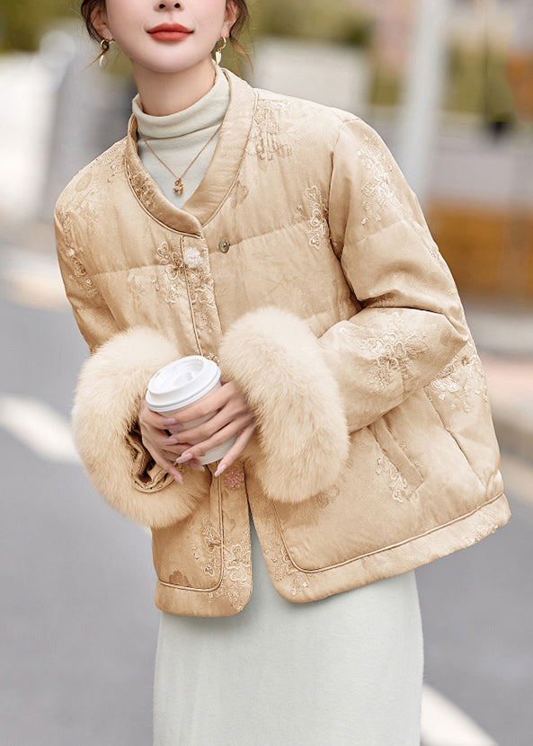 Well Tailored Coat with a Graceful Silhouette