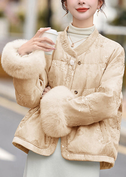 Well Tailored Coat with a Graceful Silhouette