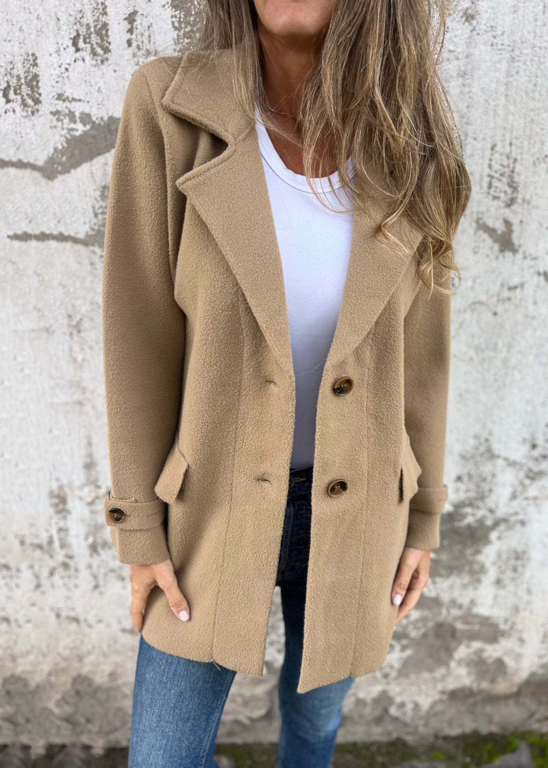 Elegantly Styled Coat for Everyday Wear