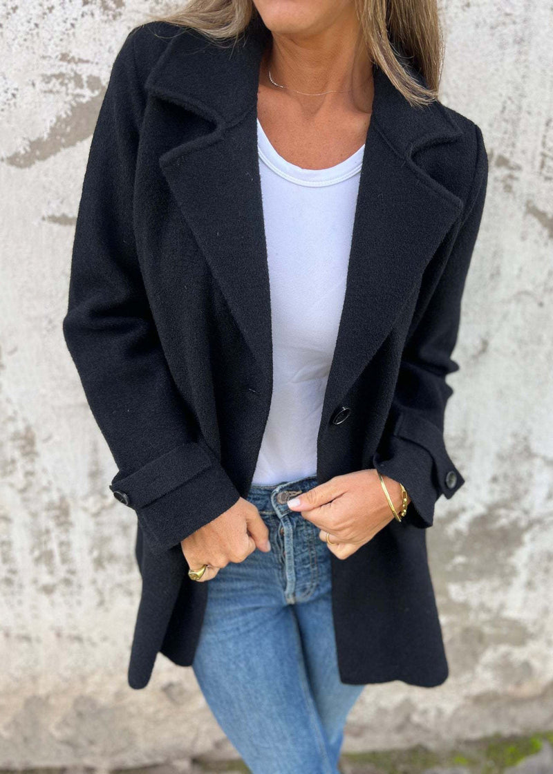 Elegantly Styled Coat for Everyday Wear