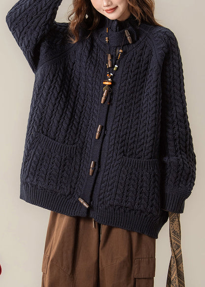 Well Tailored Coat with a Graceful Silhouette