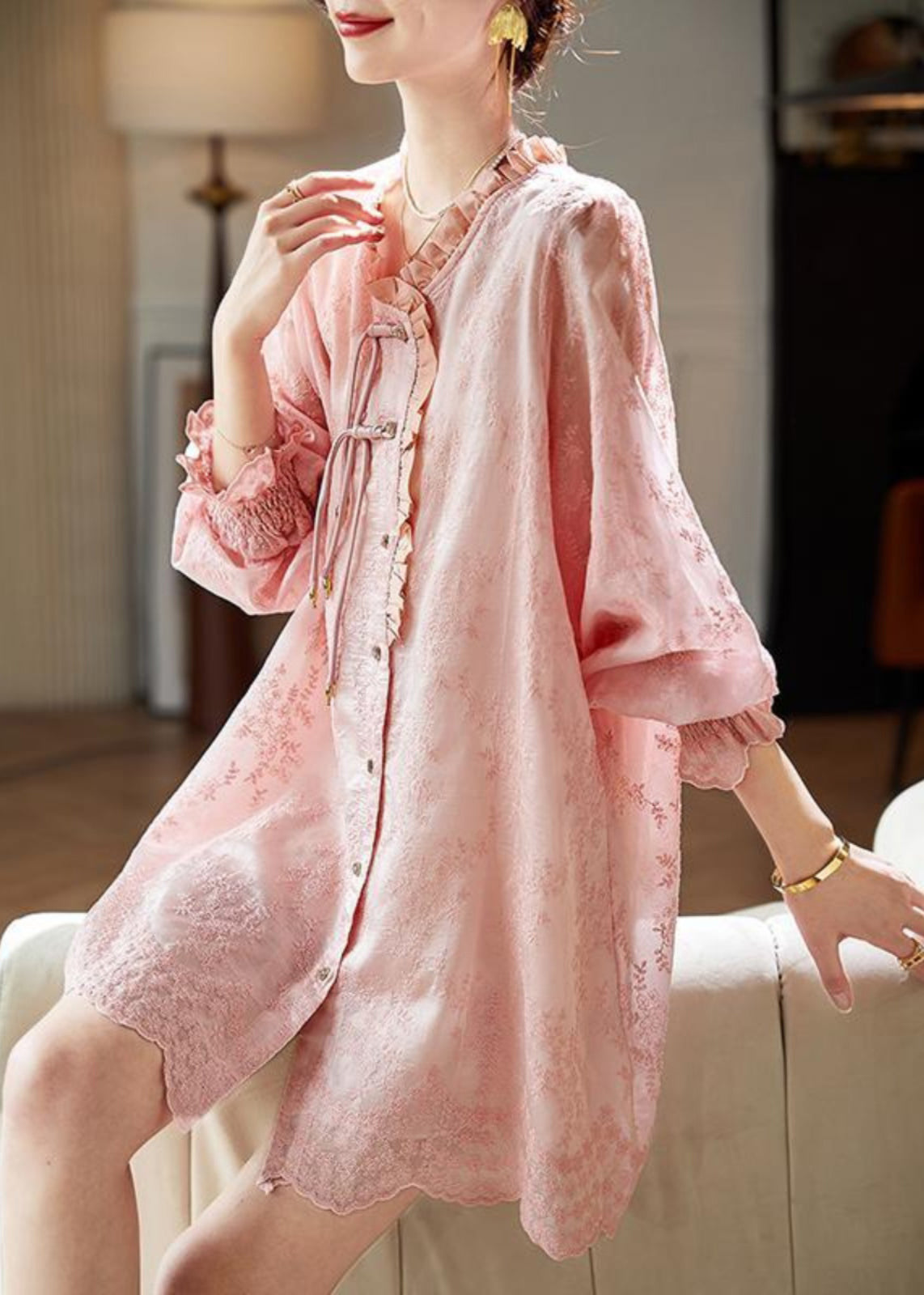 Beautifully Finished Dress in a Timeless Design