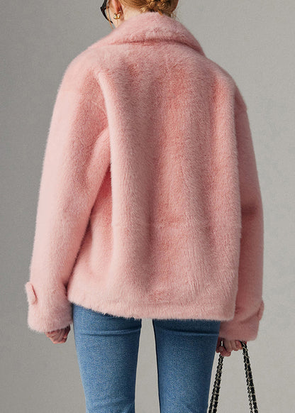 Well Tailored Coat with a Graceful Silhouette