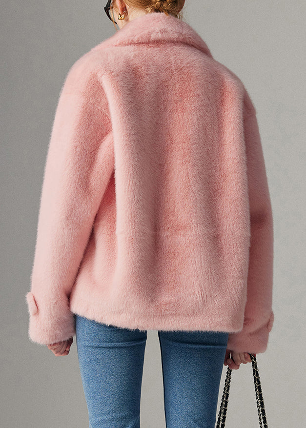 Well Tailored Coat with a Graceful Silhouette