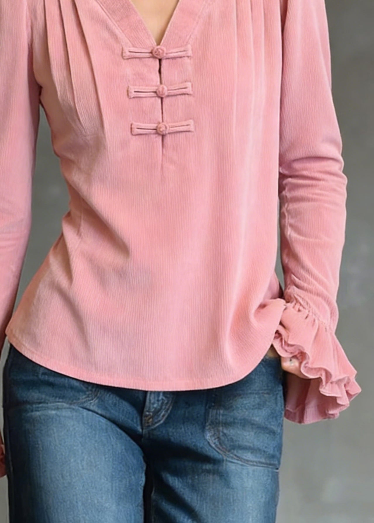 Classic Vintage Shirt with a Flattering Fit