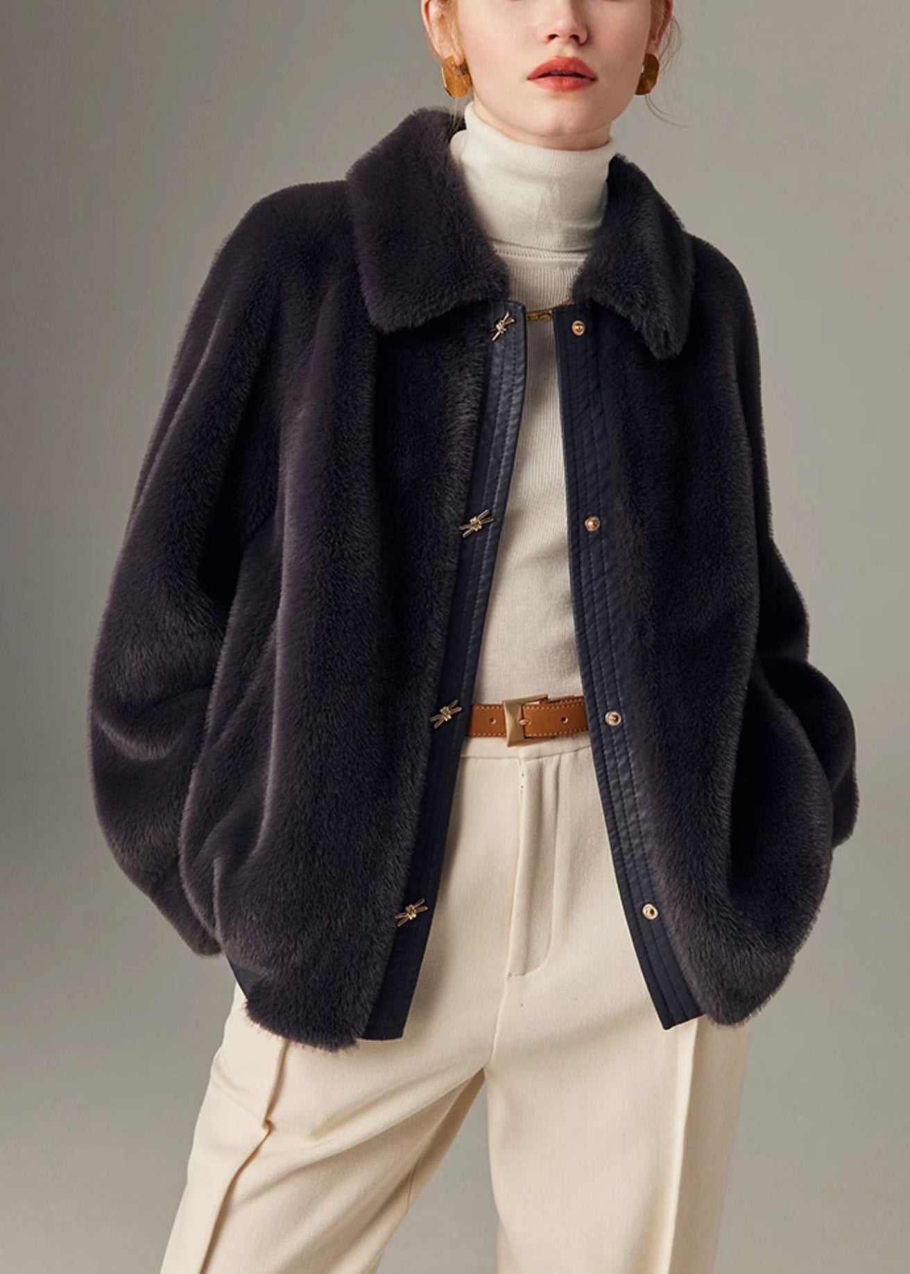 Well Tailored Coat with a Graceful Silhouette