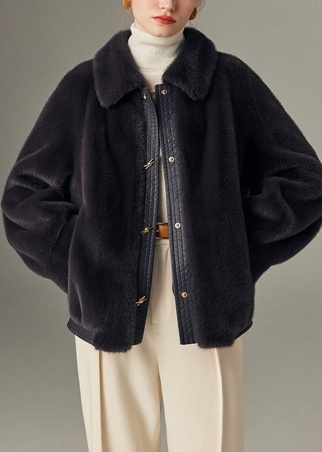 Well Tailored Coat with a Graceful Silhouette