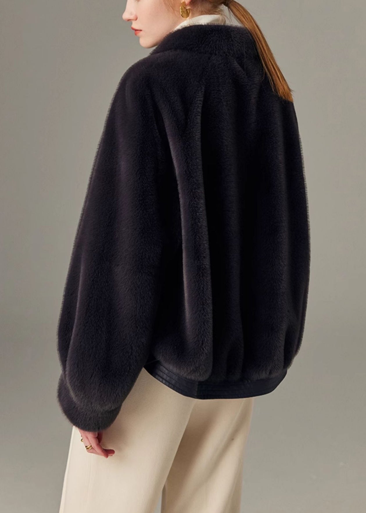 Well Tailored Coat with a Graceful Silhouette
