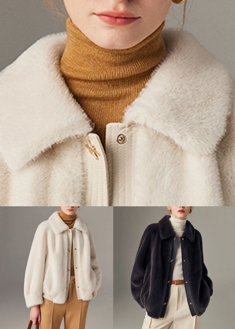 Well Tailored Coat with a Graceful Silhouette