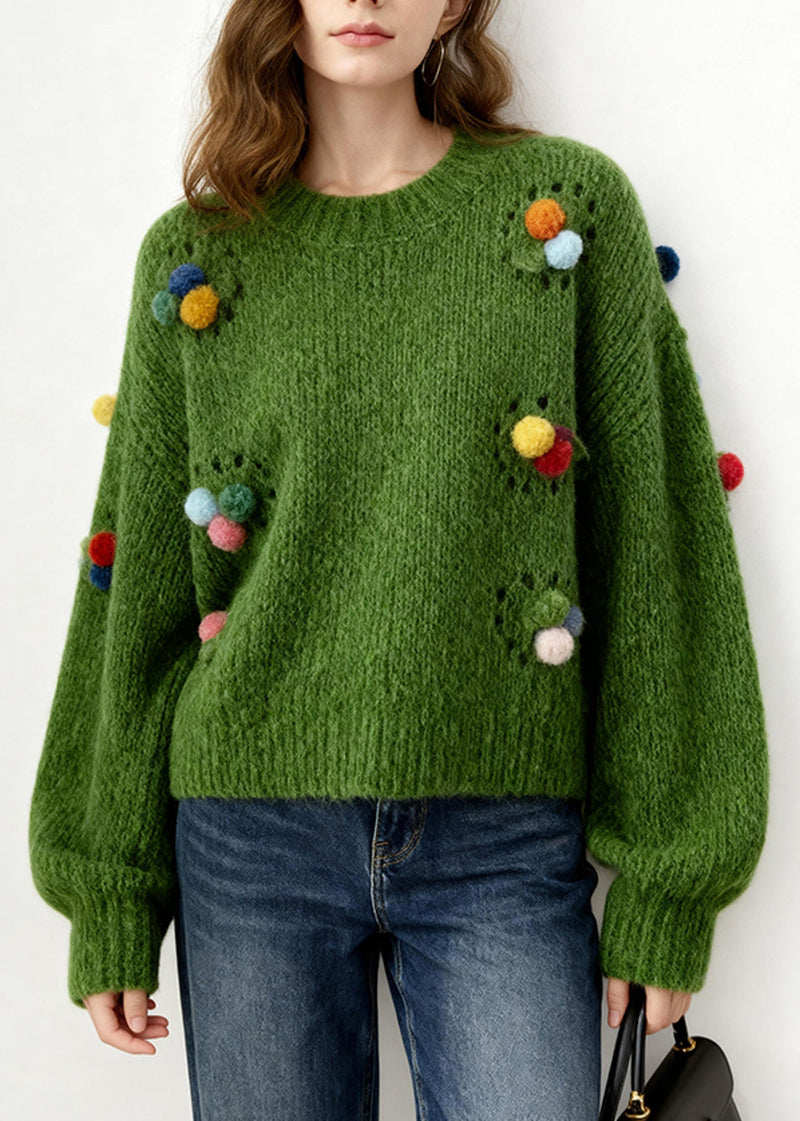 Classic Vintage Pullover with a Flattering Fit