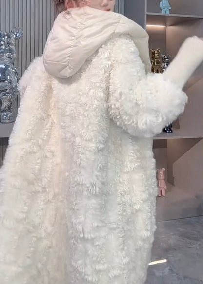 Well Tailored Coat with a Graceful Silhouette