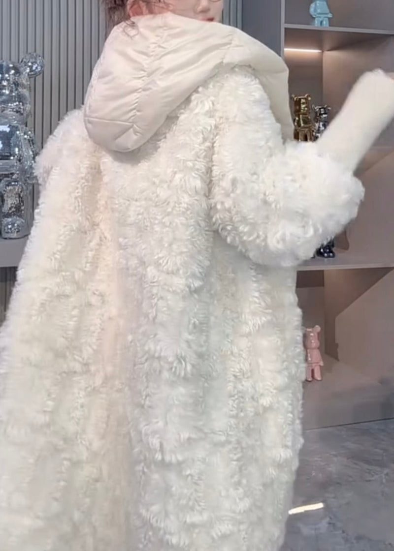 Well Tailored Coat with a Graceful Silhouette