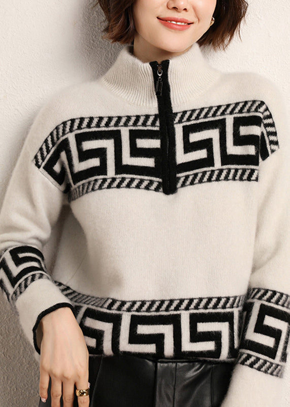 Effortlessly Elegant Top with a Timeless Design