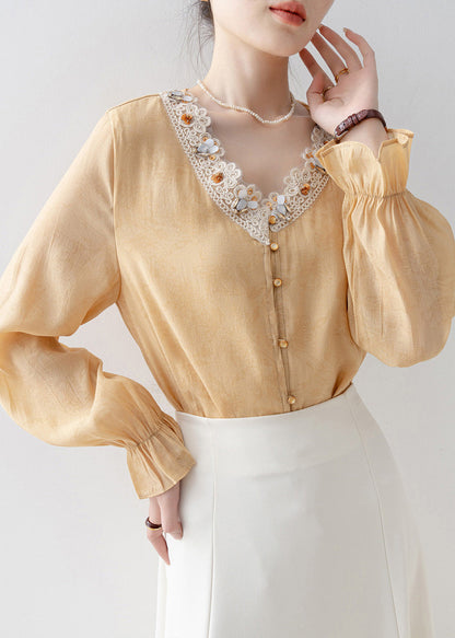 Well Tailored Blouse with a Graceful Silhouette