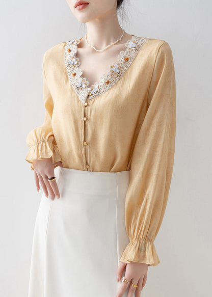Well Tailored Blouse with a Graceful Silhouette