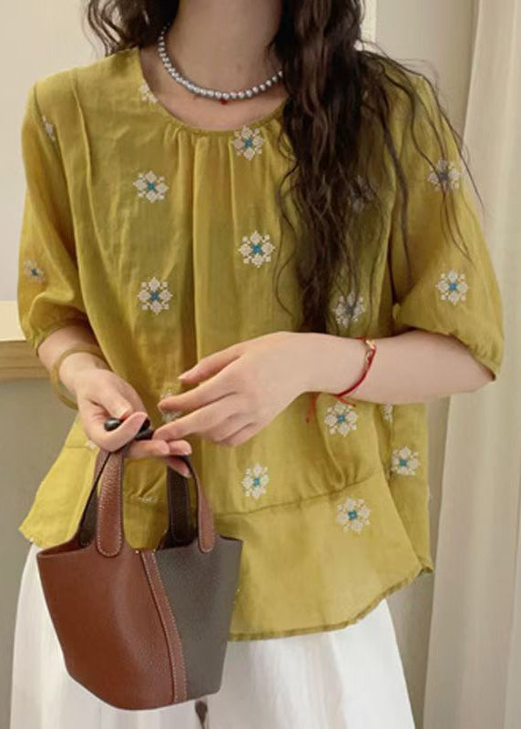 Classic Vintage Blouse with a Flattering Fit