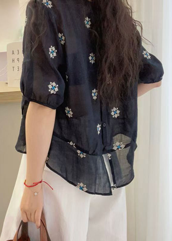 Classic Vintage Blouse with a Flattering Fit
