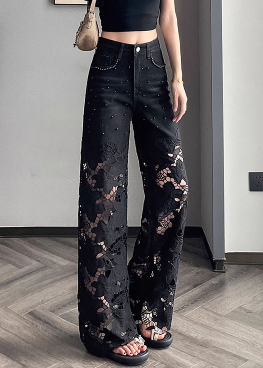 Well Tailored Pants with a Graceful Silhouette