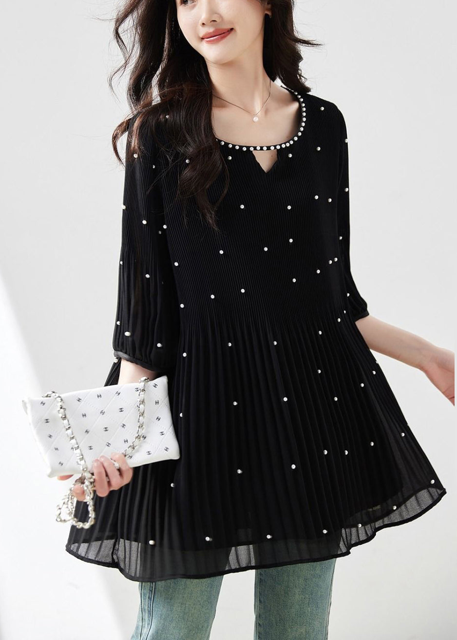Effortlessly Elegant Top with a Timeless Design