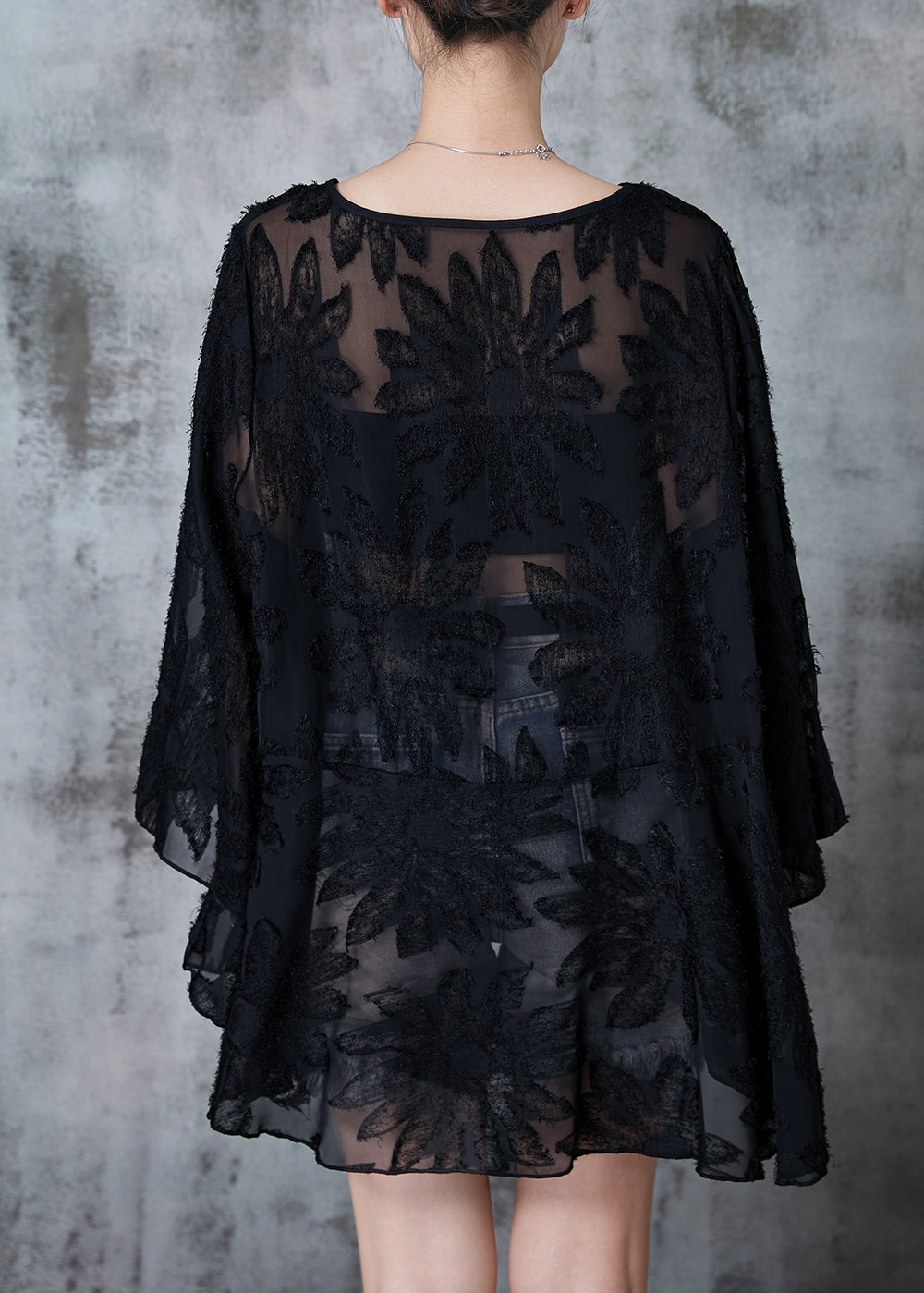 Effortlessly Elegant Blouse with a Timeless Design