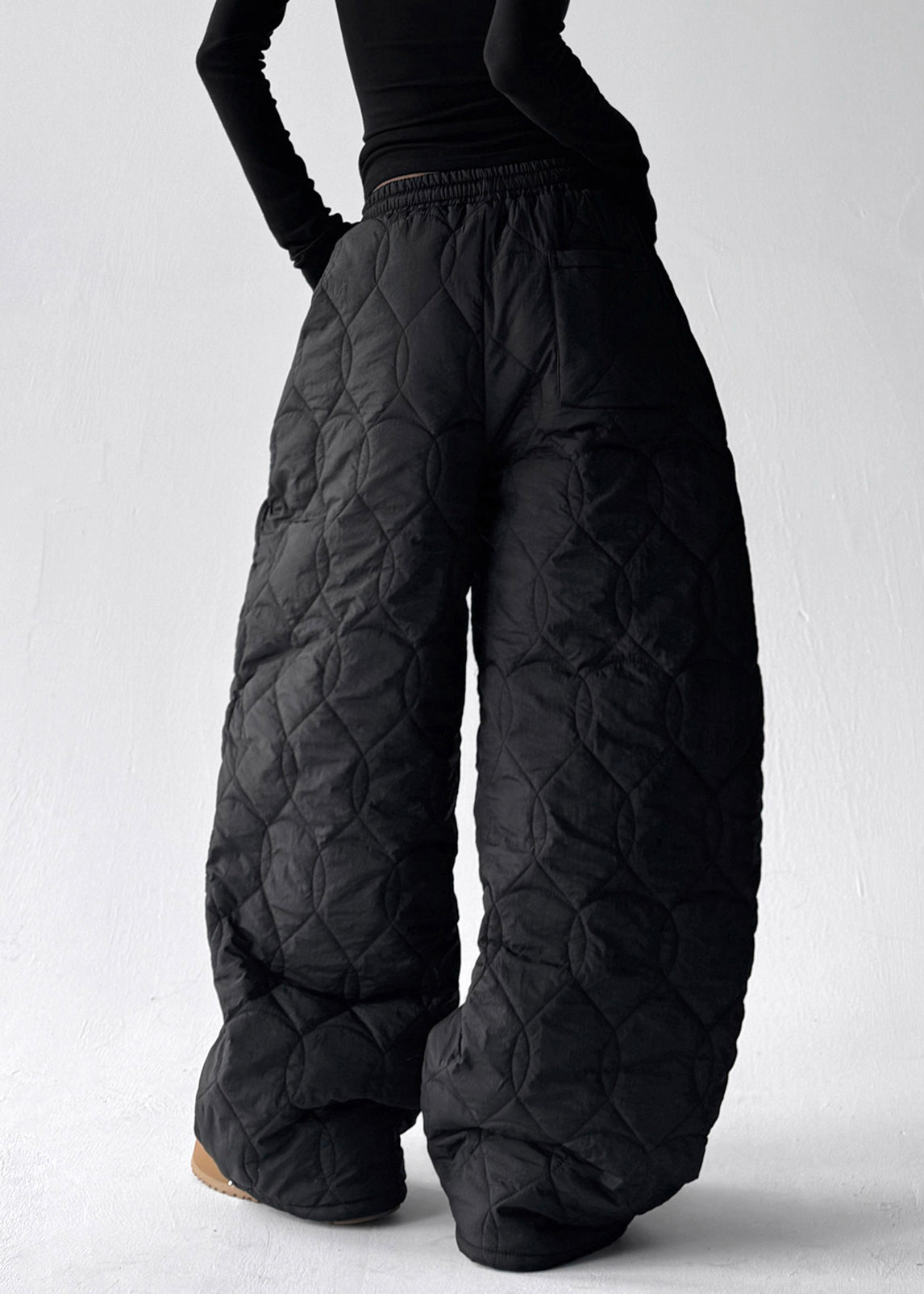Well Tailored Pants with a Graceful Silhouette