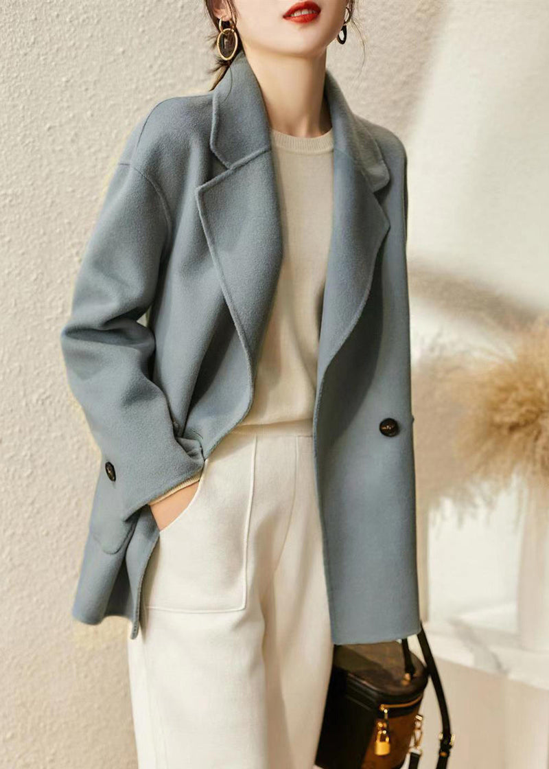 Well Tailored Coat with a Graceful Silhouette