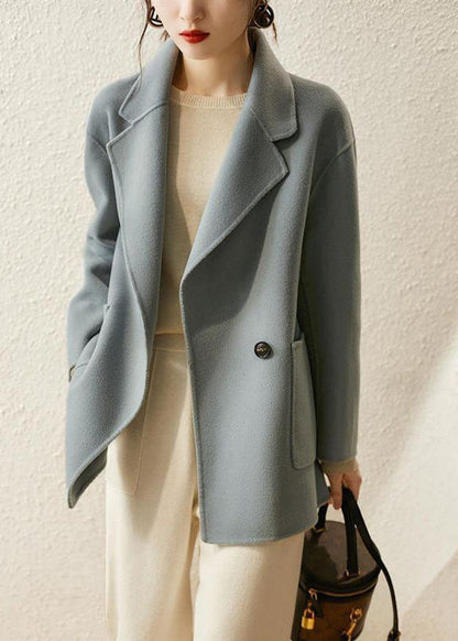 Well Tailored Coat with a Graceful Silhouette