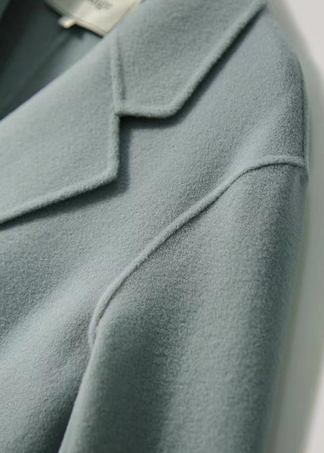 Well Tailored Coat with a Graceful Silhouette