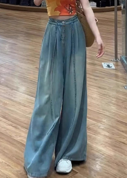 Effortlessly Elegant Pants with a Timeless Design