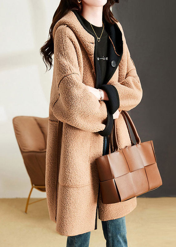 Beautifully Finished Coat in a Timeless Design