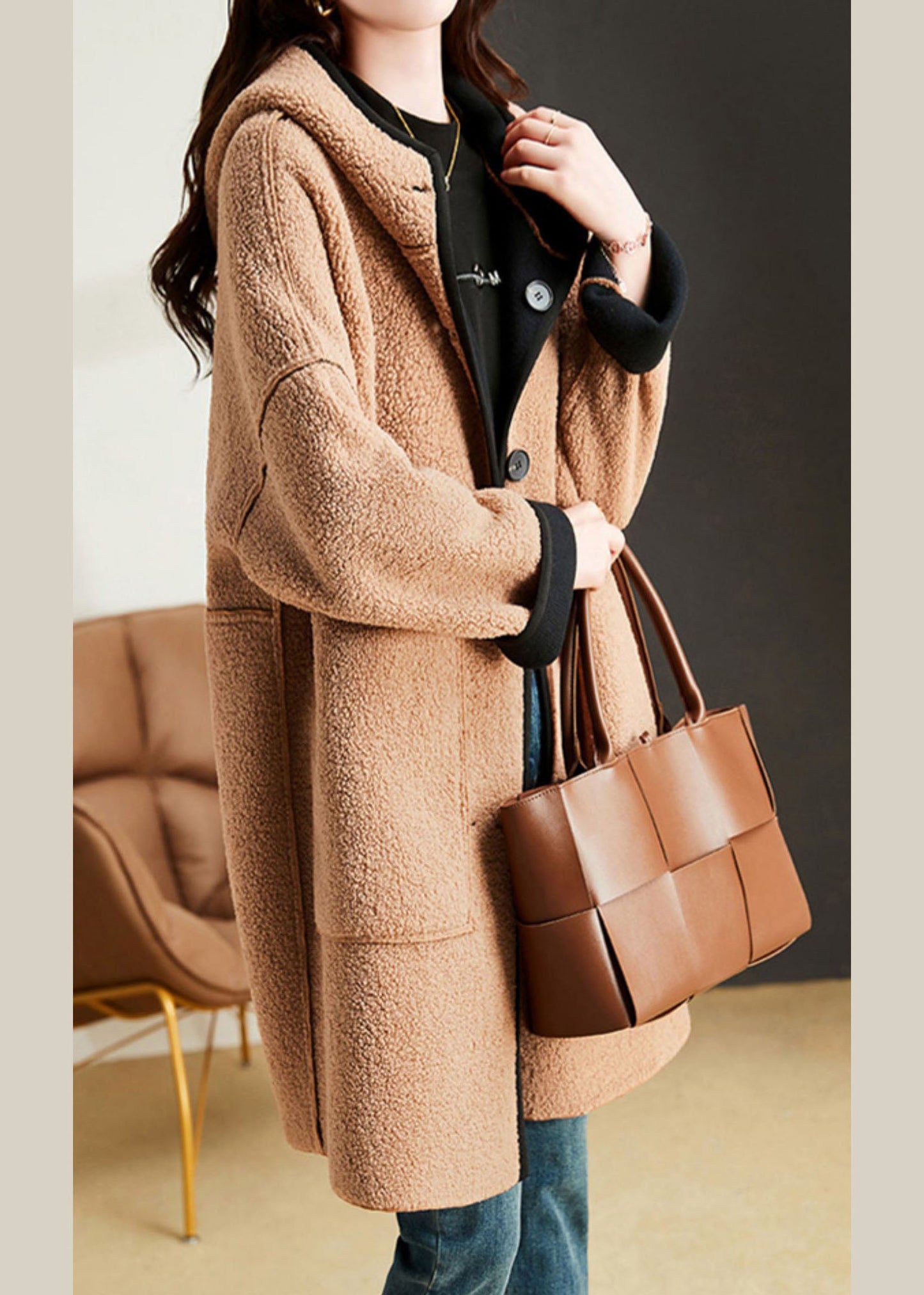Beautifully Finished Coat in a Timeless Design