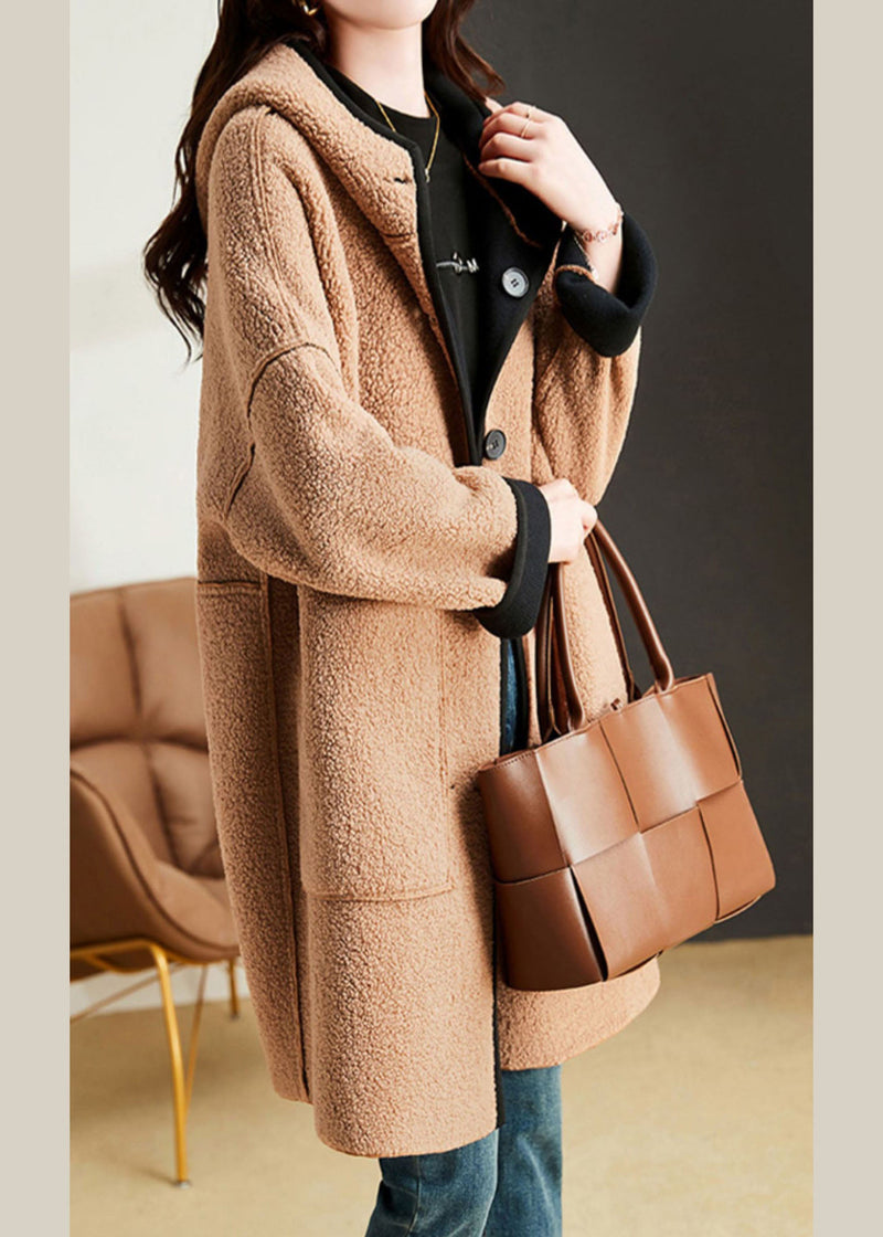 Beautifully Finished Coat in a Timeless Design