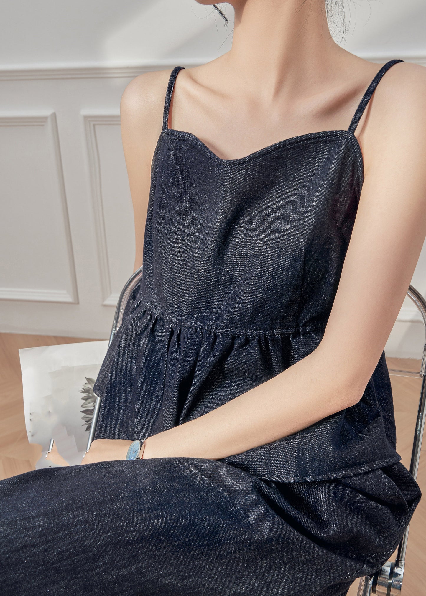 Effortlessly Elegant Pants with a Timeless Design