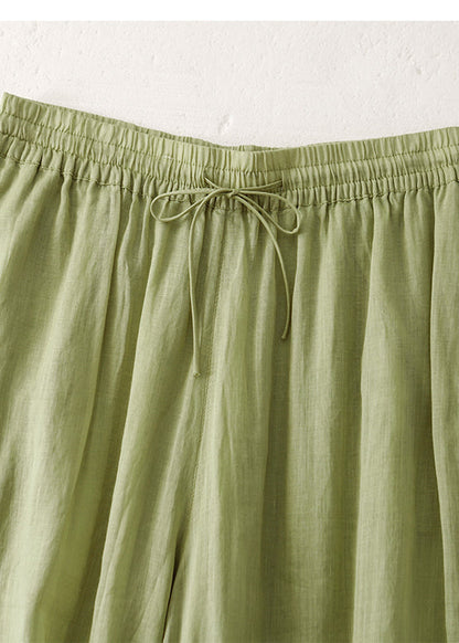 Effortlessly Elegant Pants with a Timeless Design