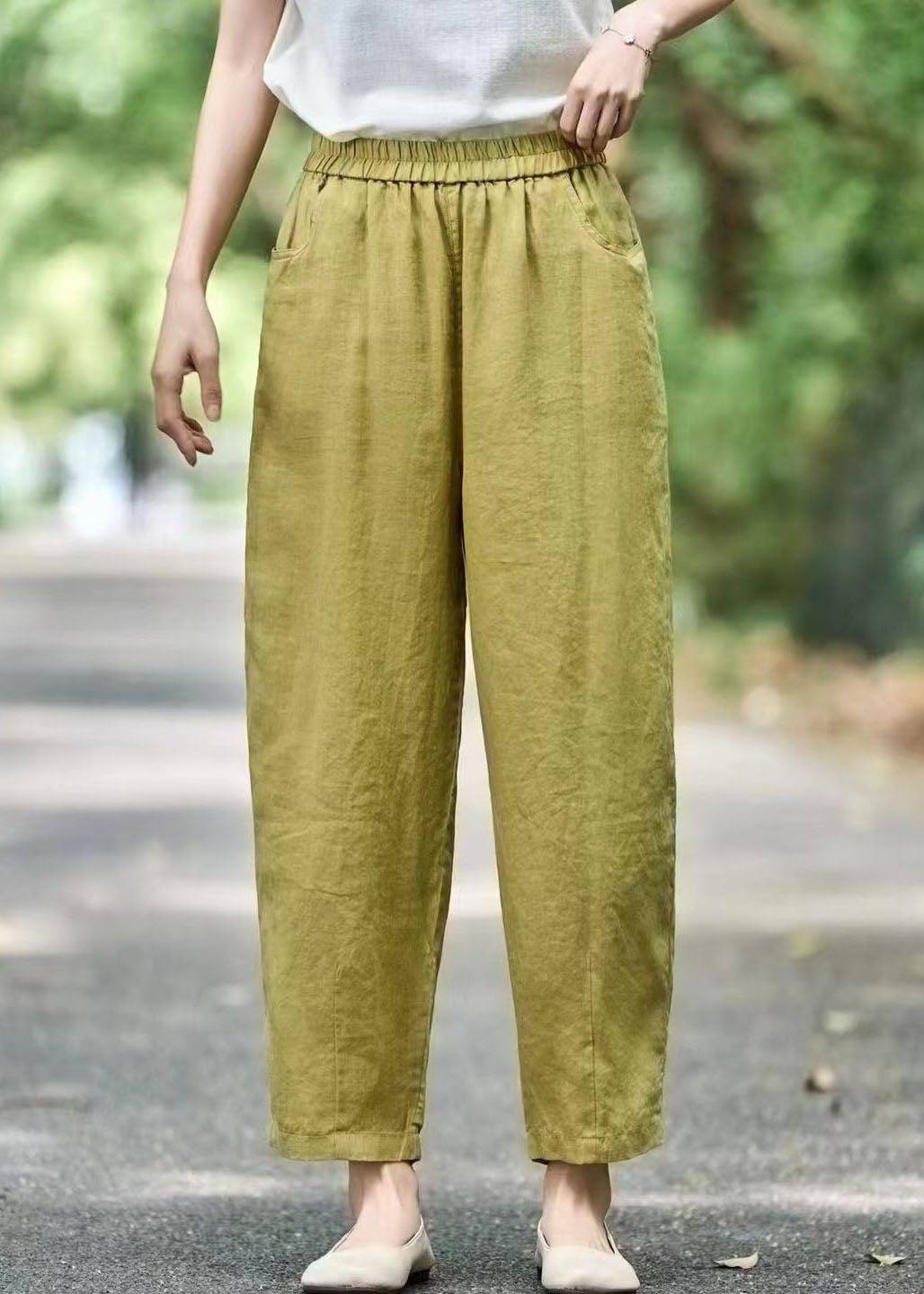 Effortlessly Elegant Pants with a Timeless Design