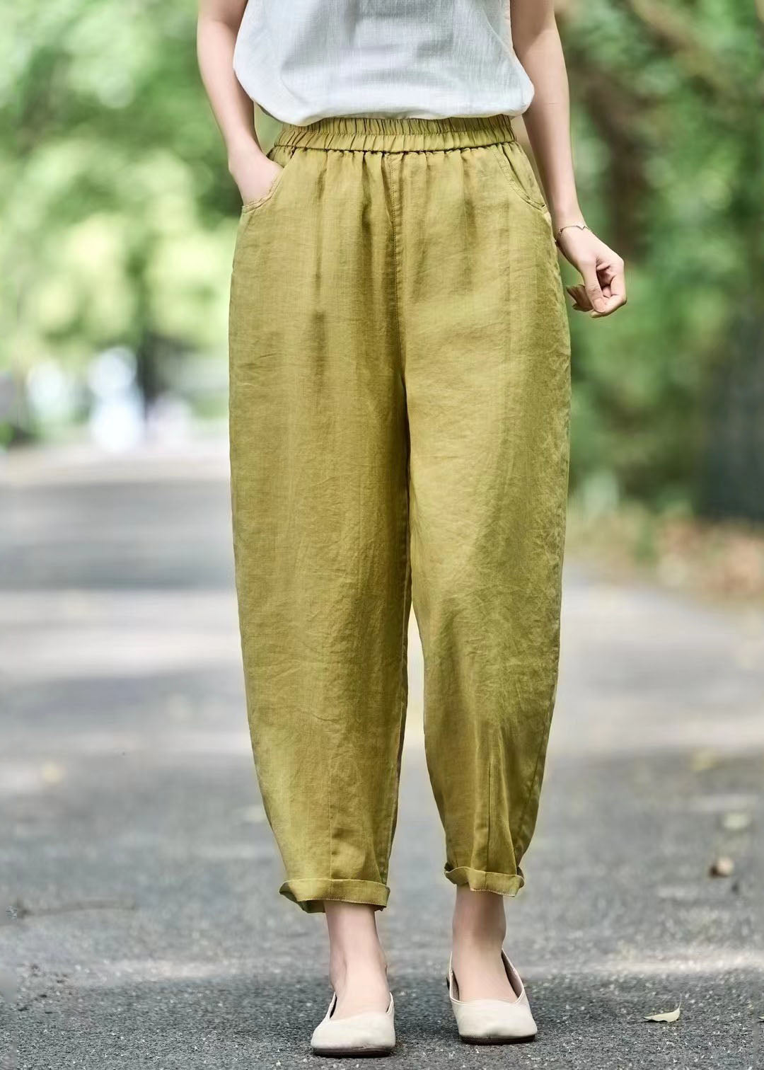 Effortlessly Elegant Pants with a Timeless Design