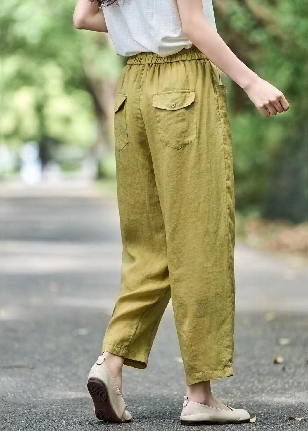 Effortlessly Elegant Pants with a Timeless Design