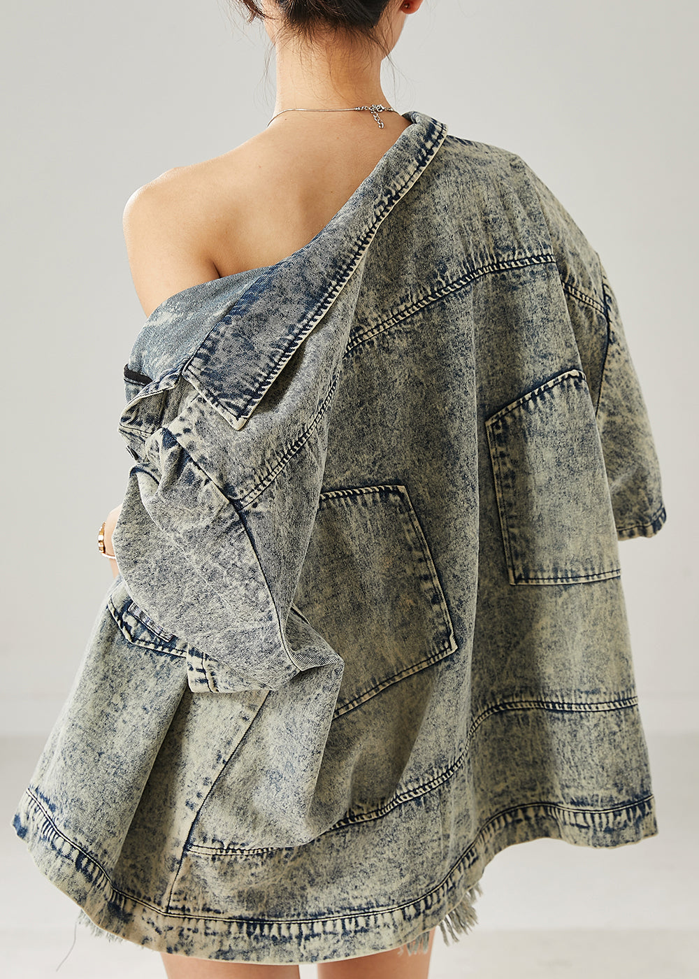 Effortlessly Elegant Jacket with a Timeless Design