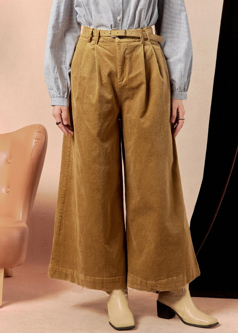 Well Tailored Pants with a Graceful Silhouette