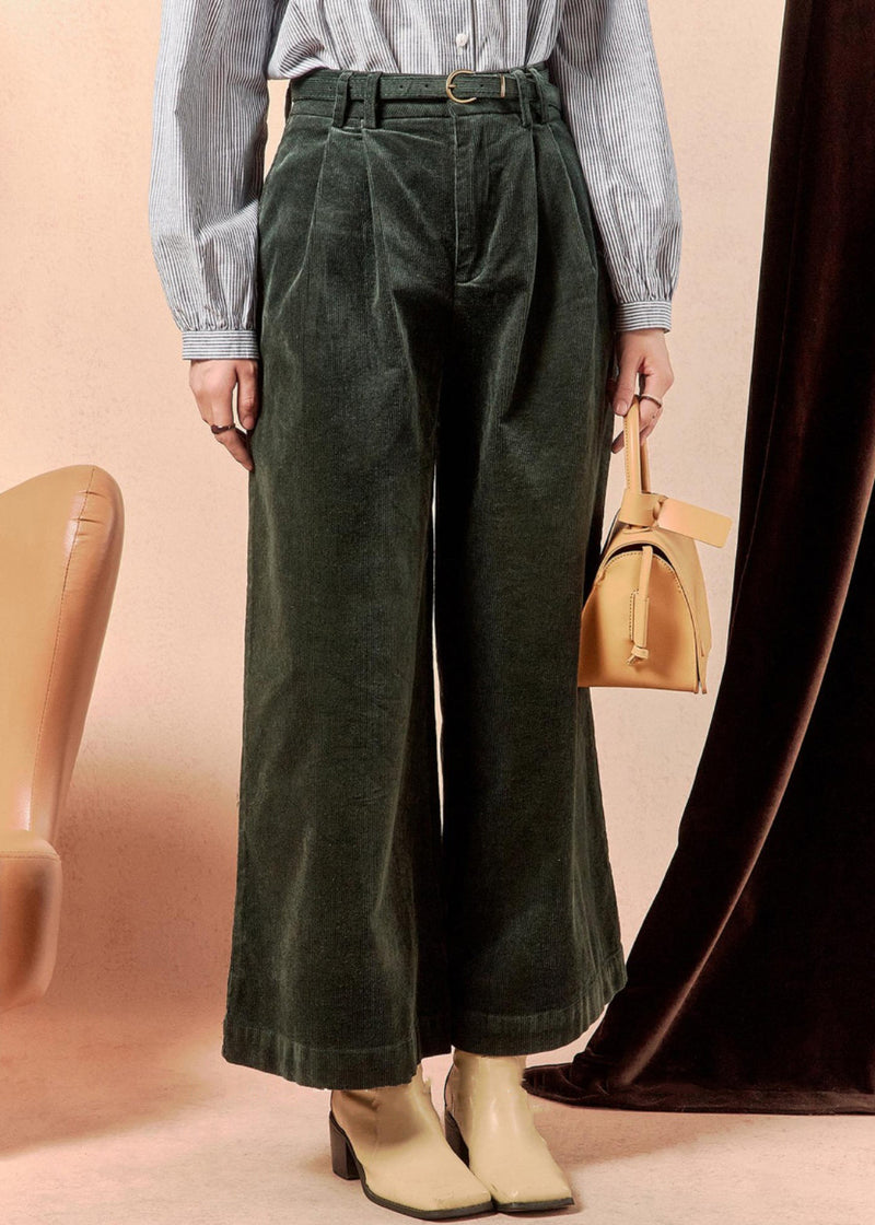 Well Tailored Pants with a Graceful Silhouette