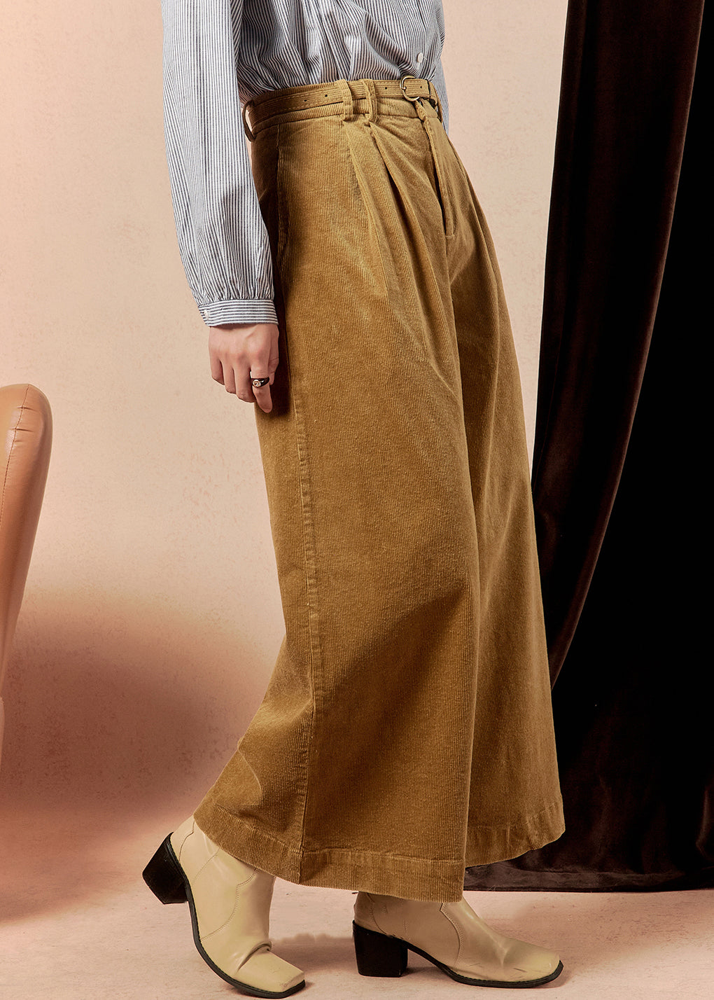 Well Tailored Pants with a Graceful Silhouette