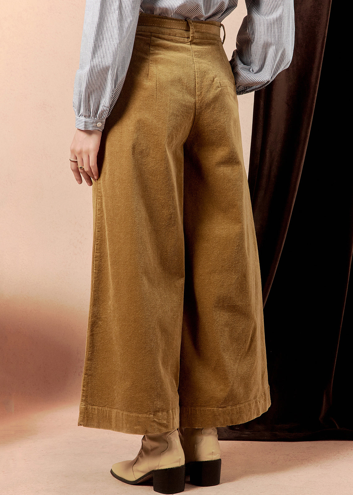 Well Tailored Pants with a Graceful Silhouette