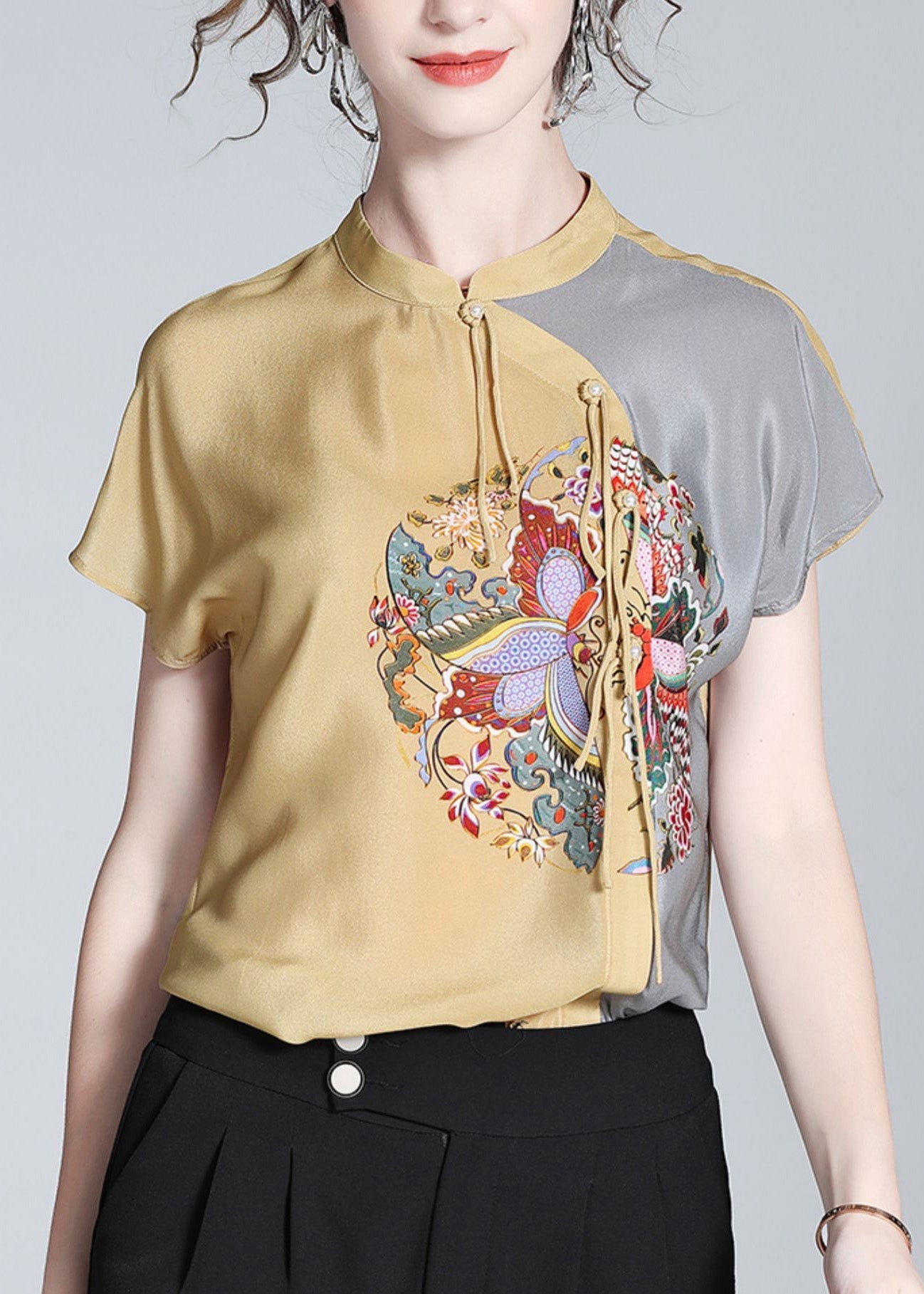 Effortlessly Elegant Top with a Timeless Design