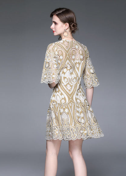 Beautifully Finished Dress in a Timeless Design