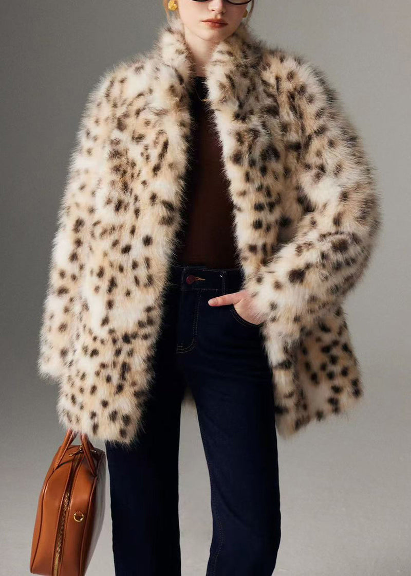 Beautifully Finished Coat in a Timeless Design